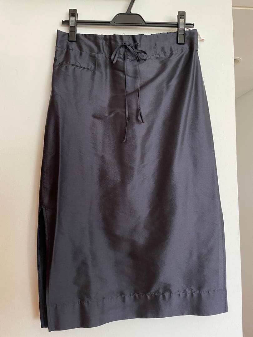 再値下/美品ドレステリアDRESSTERIORシルクストレートスカーネイビー38