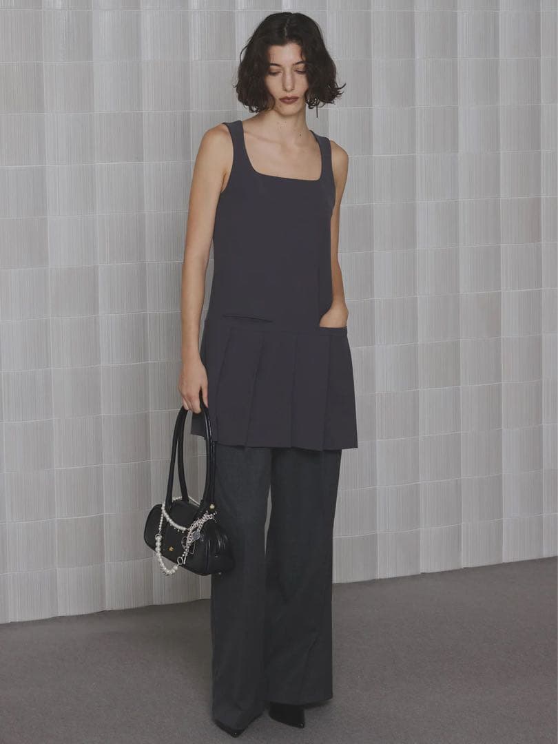 トップス SQUARE NECK LADY LIKE PLEATS TOP