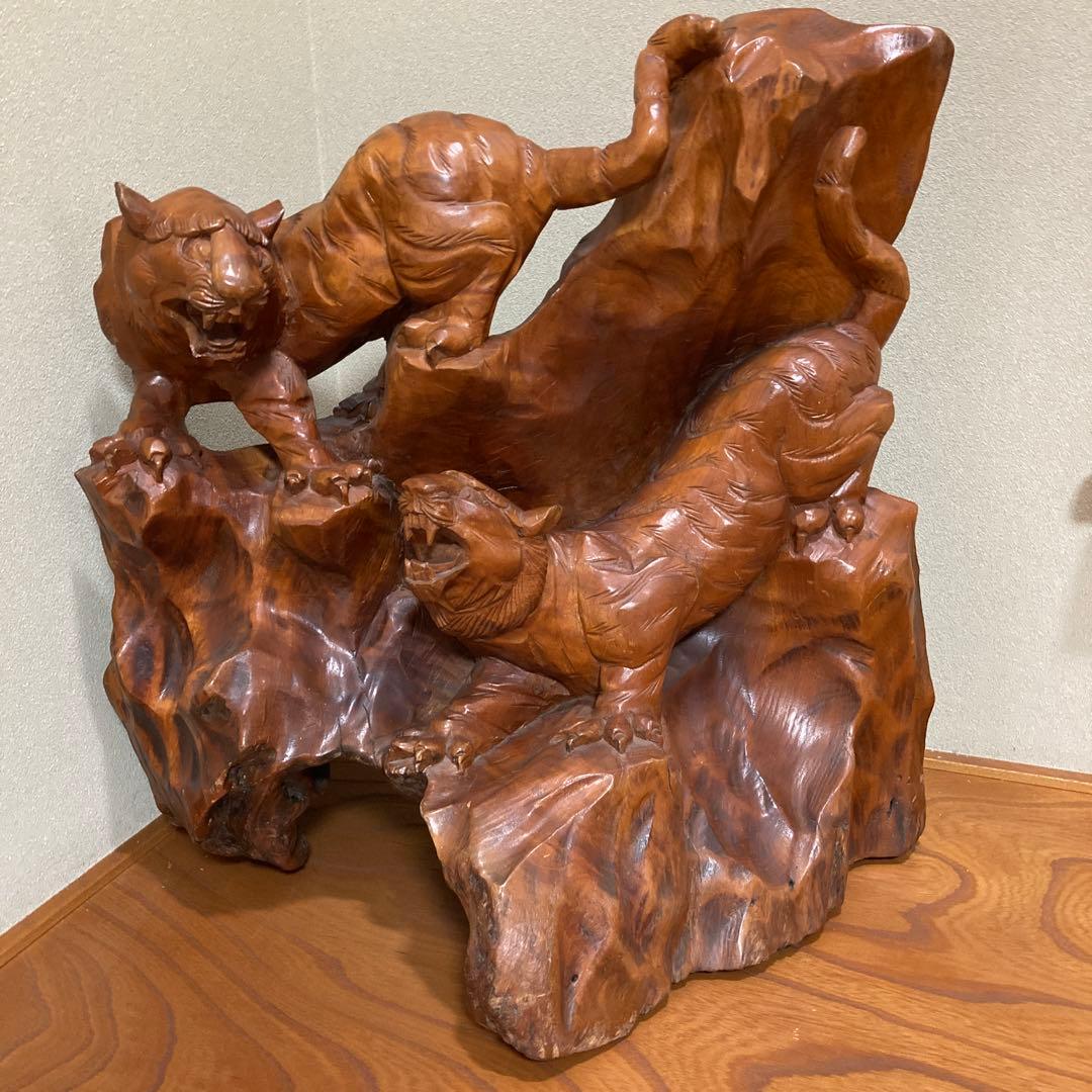 木彫りの虎 岩上虎　一本彫　虎2頭