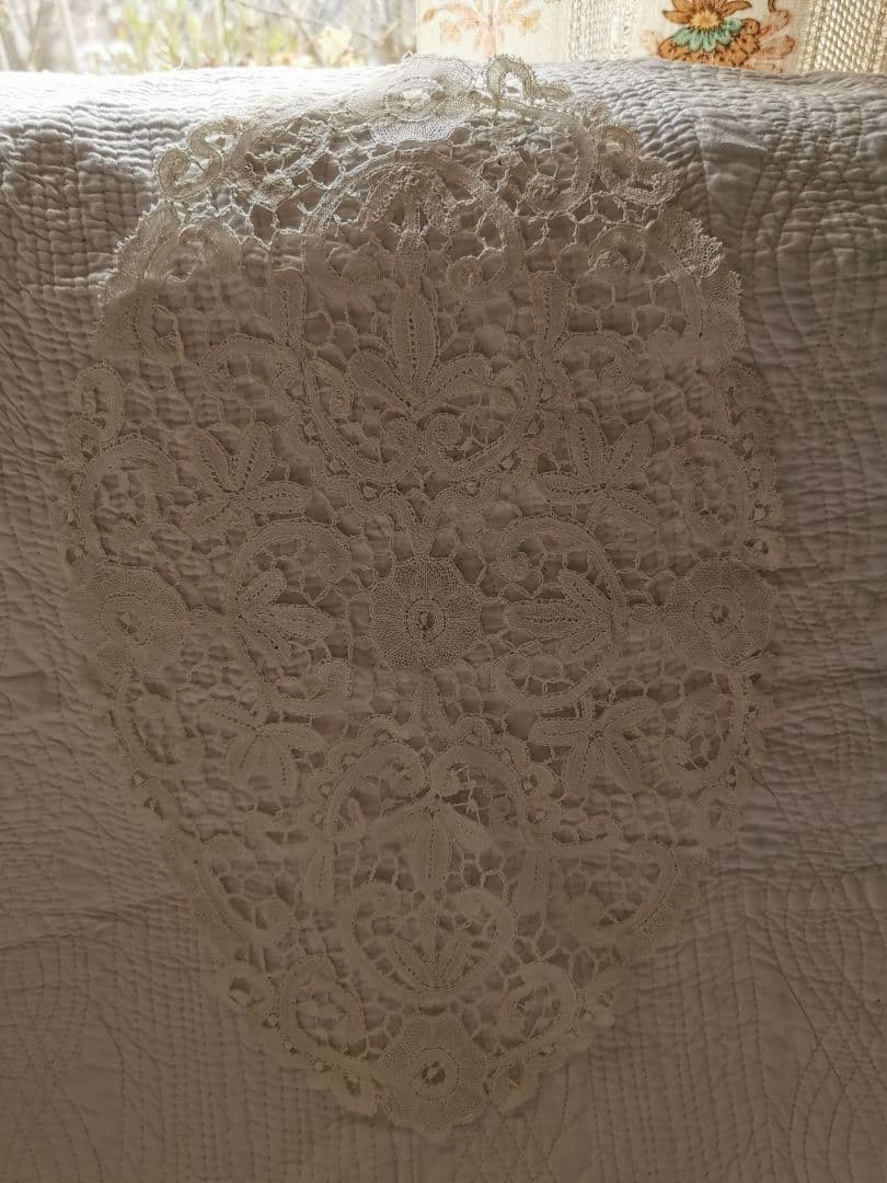 アンティークベルギー ブルージュ 草花紋様 ボビン編みリネンレースドイリー
