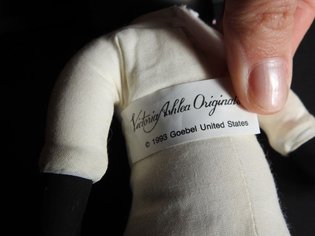 Goebel 　ゴーベル　ヴィンテージ　ポーセリン　猫　ドール　人形　置物