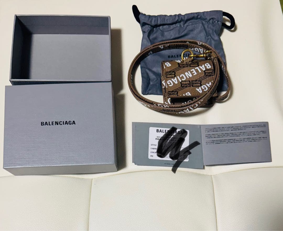 最終値下げ新品未使用品バレンシアガ 702589 ストラップ付 イヤホン ケース