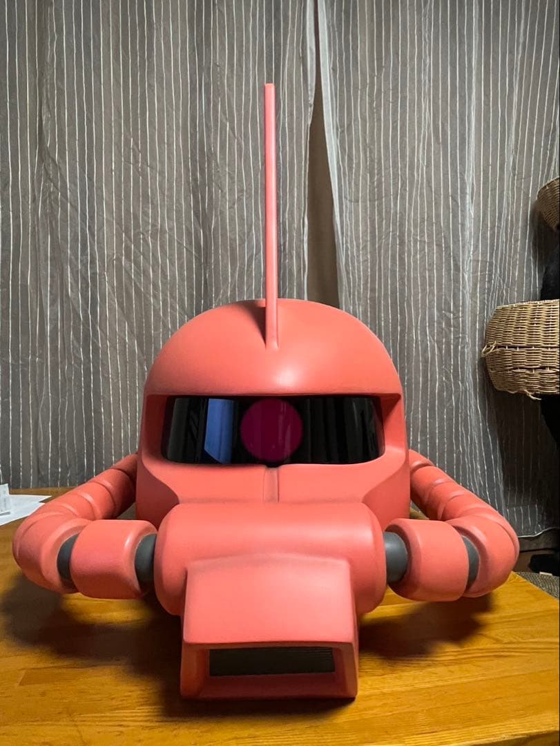 シャアザク（特大）　ザクヘッド ディスプレイ用ヘルメット ピンク