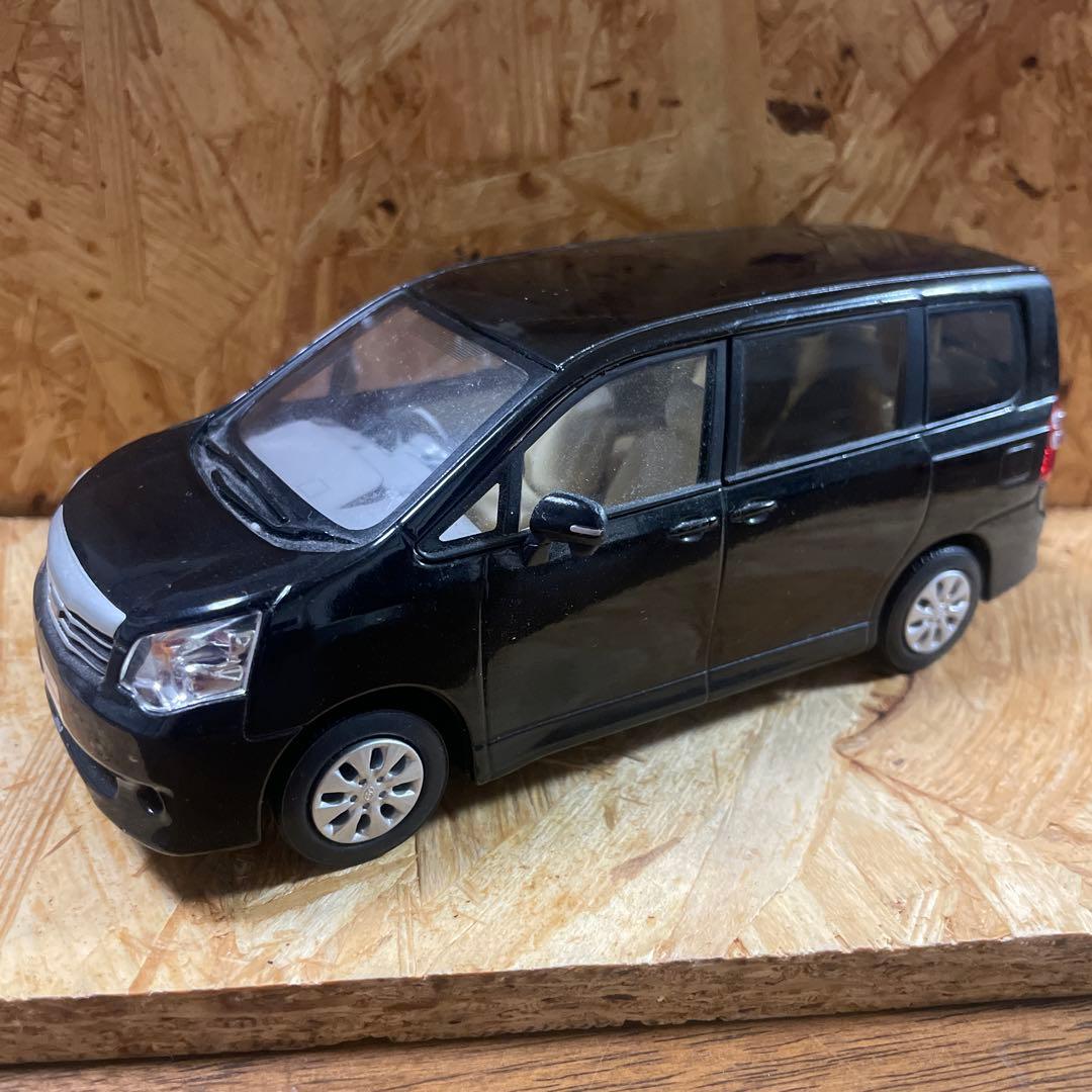 激レア！　トヨタ非売品　カラーサンプル ノア　ミニカー