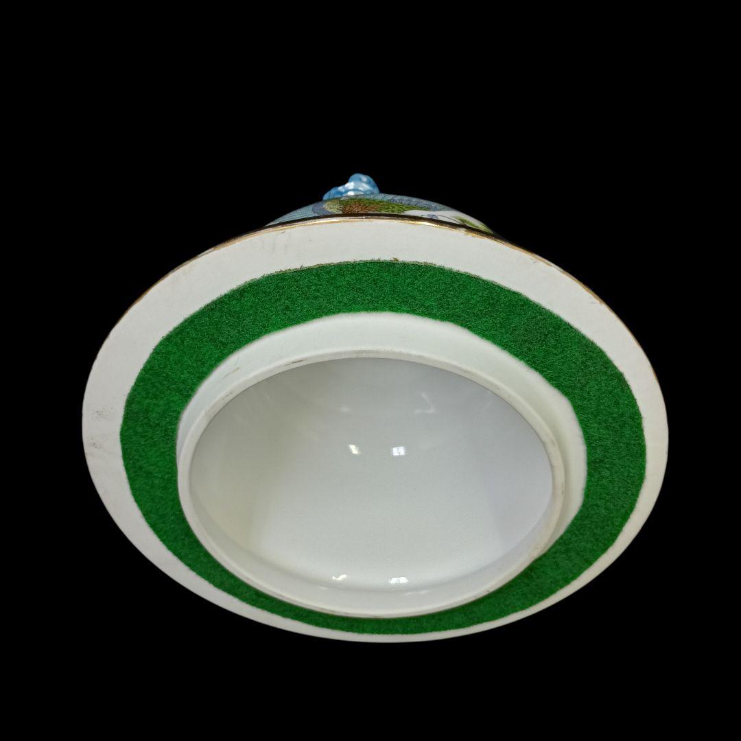 有田焼　勝右衛門　飾壺　染錦　金彩色絵鳥紋　青赤装飾陶器壺 獅子の彫刻付き