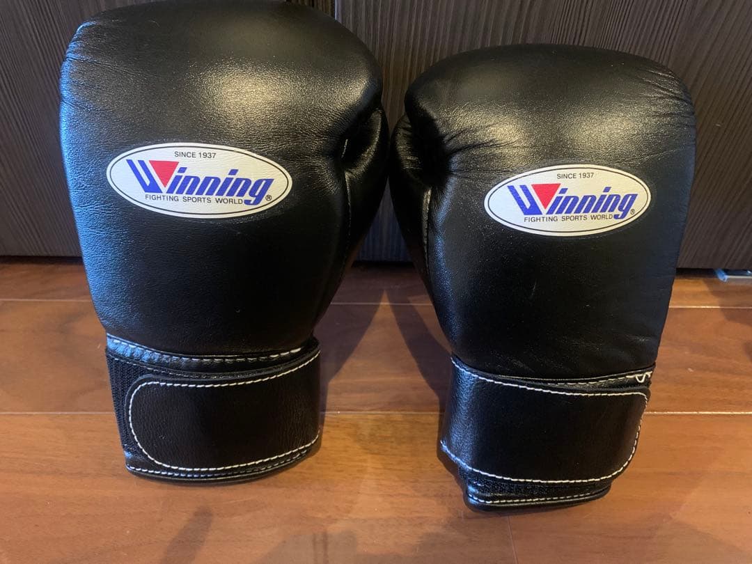 Winning ボクシンググローブ 8oz ブラック　箱付き