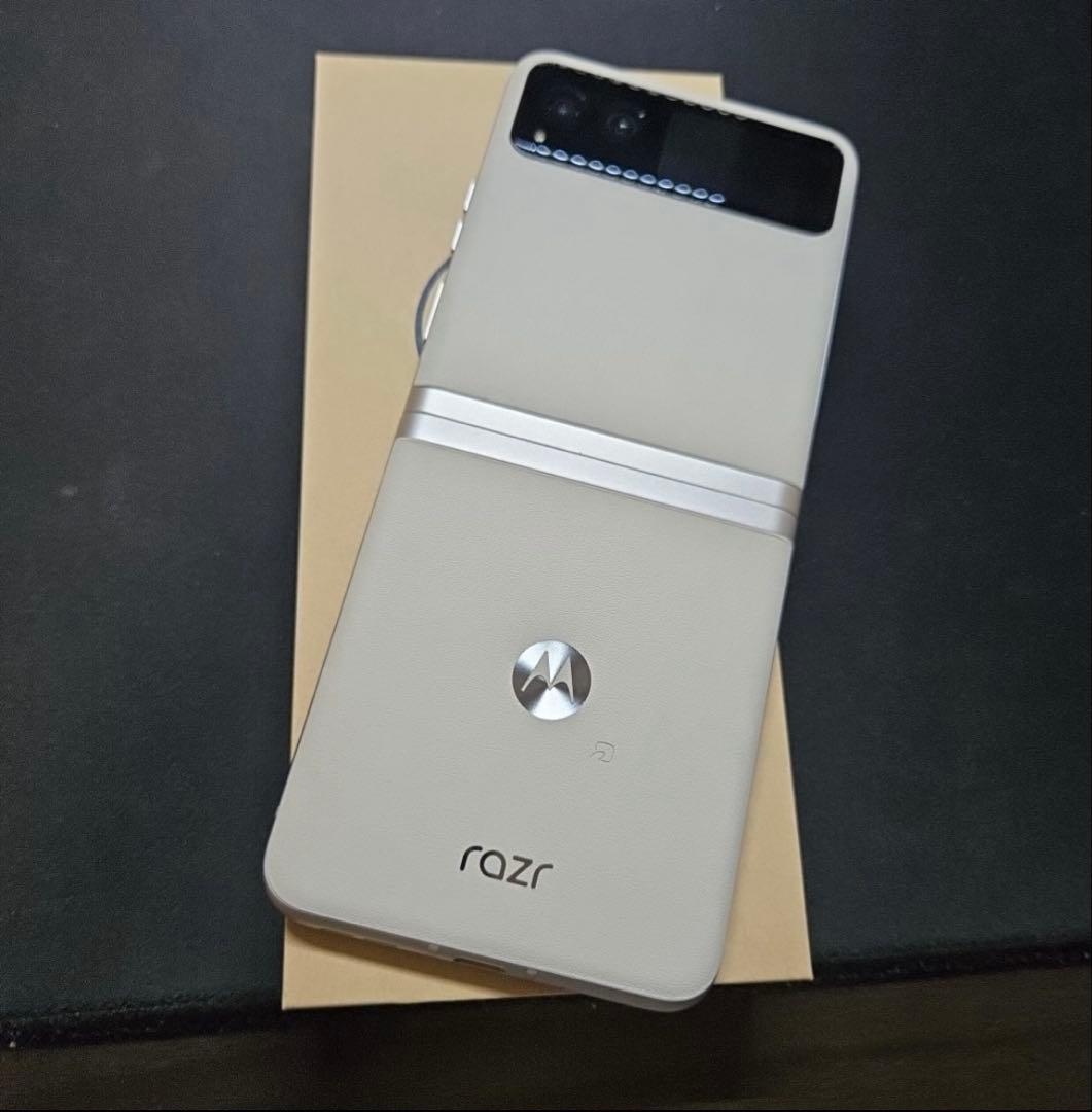 Motorola razr 40 ほぼ未使用 バニラクリーム 256GB