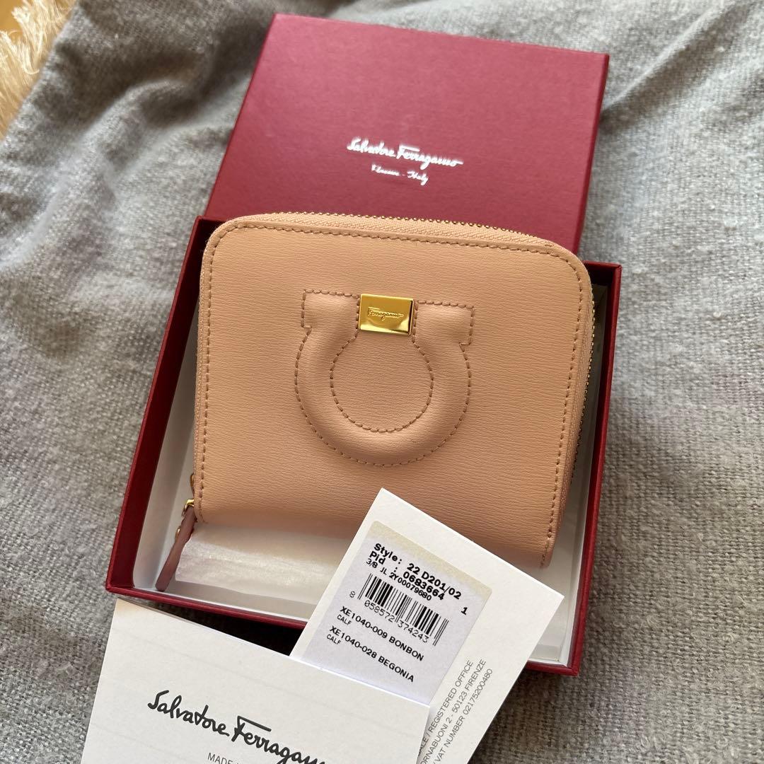 【美品】Salvatore Ferragamo 二つ折り財布 ガンチーニ