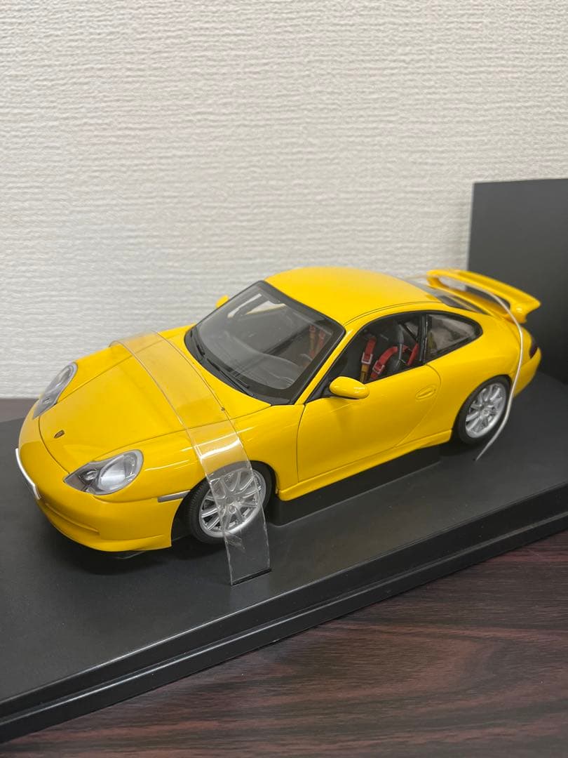 オートアート1/18 ポルシェ911GT3 イエロー