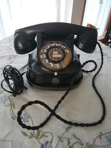 アンティーク ベルギー製 RTT 56　ダイヤル式黒電話