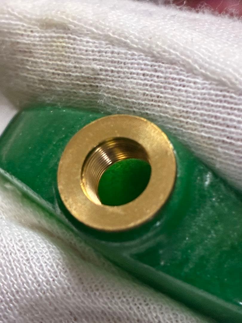 中国美術品　ヒスイ鼻煙壺　翡翠小瓶　時代物　唐物