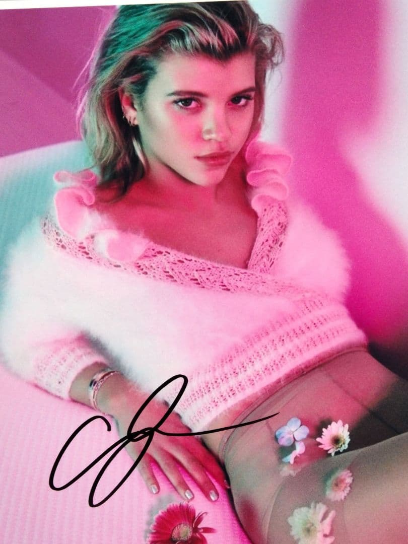 ソフィア・リッチー直筆サイン入り超大型写真