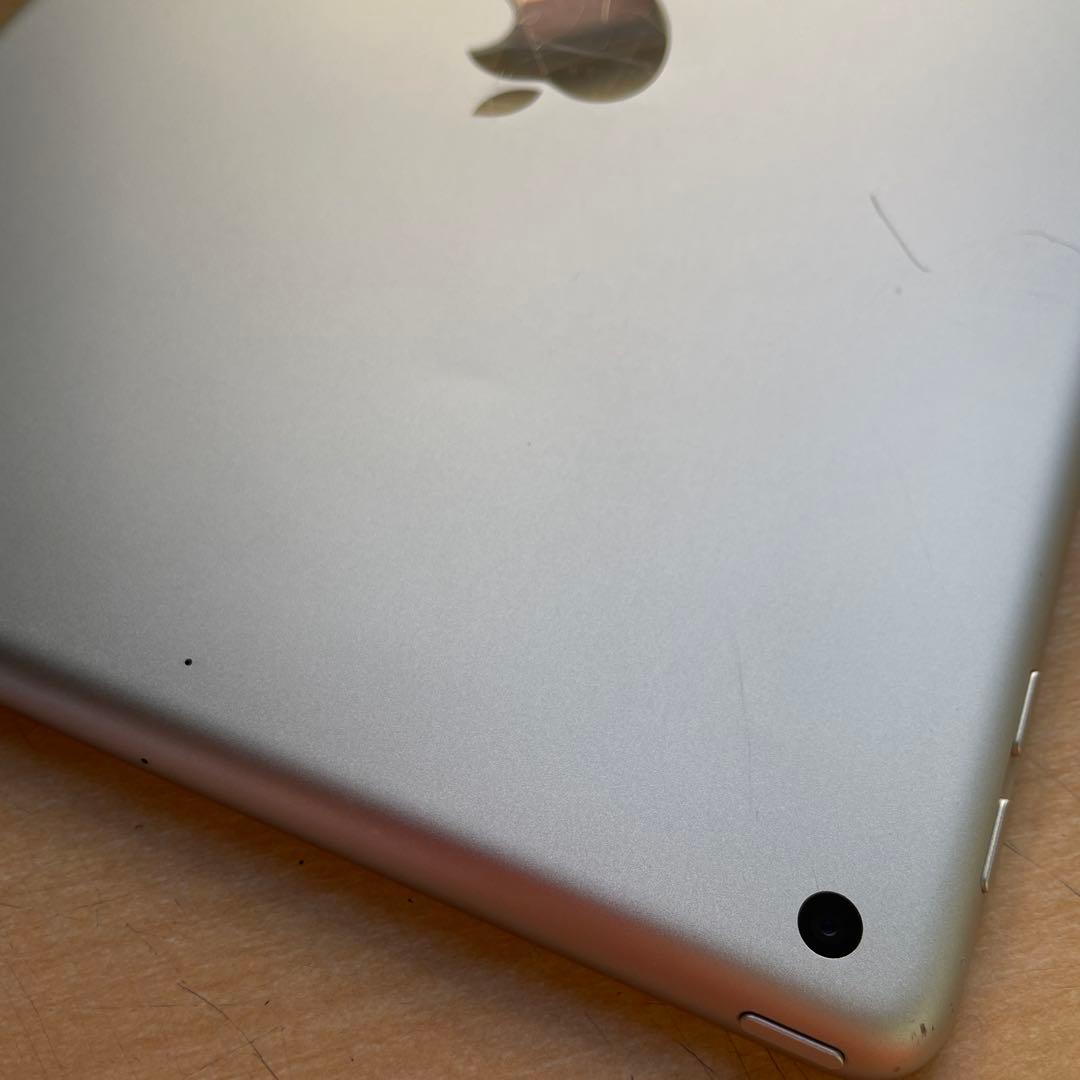 iPad 第6世代　A1893　Wi-Fiモデル　シルバー　32GB #2