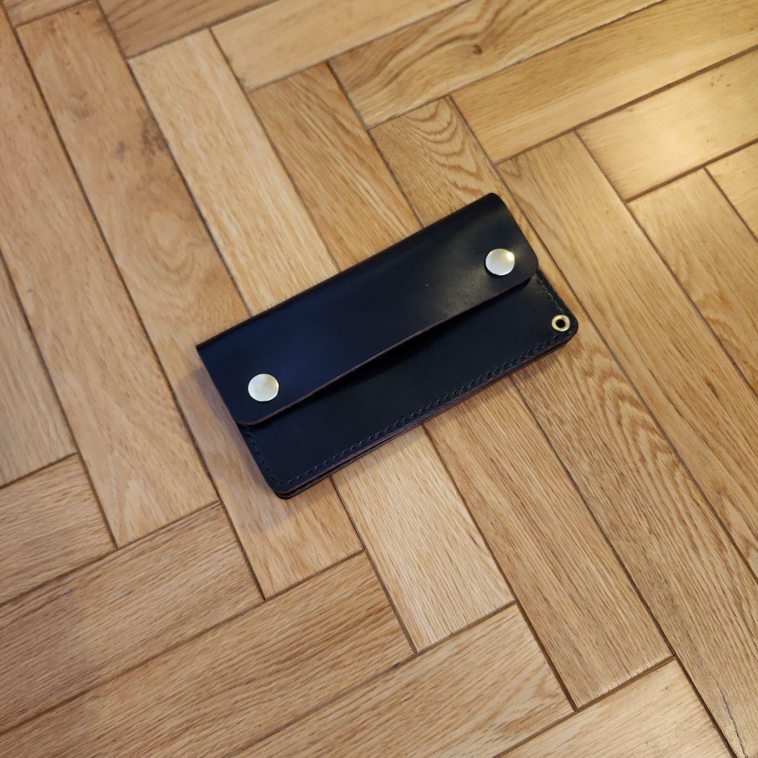 トラッカーウォレット　ブラック　茶芯　ホースバッド　新喜皮革