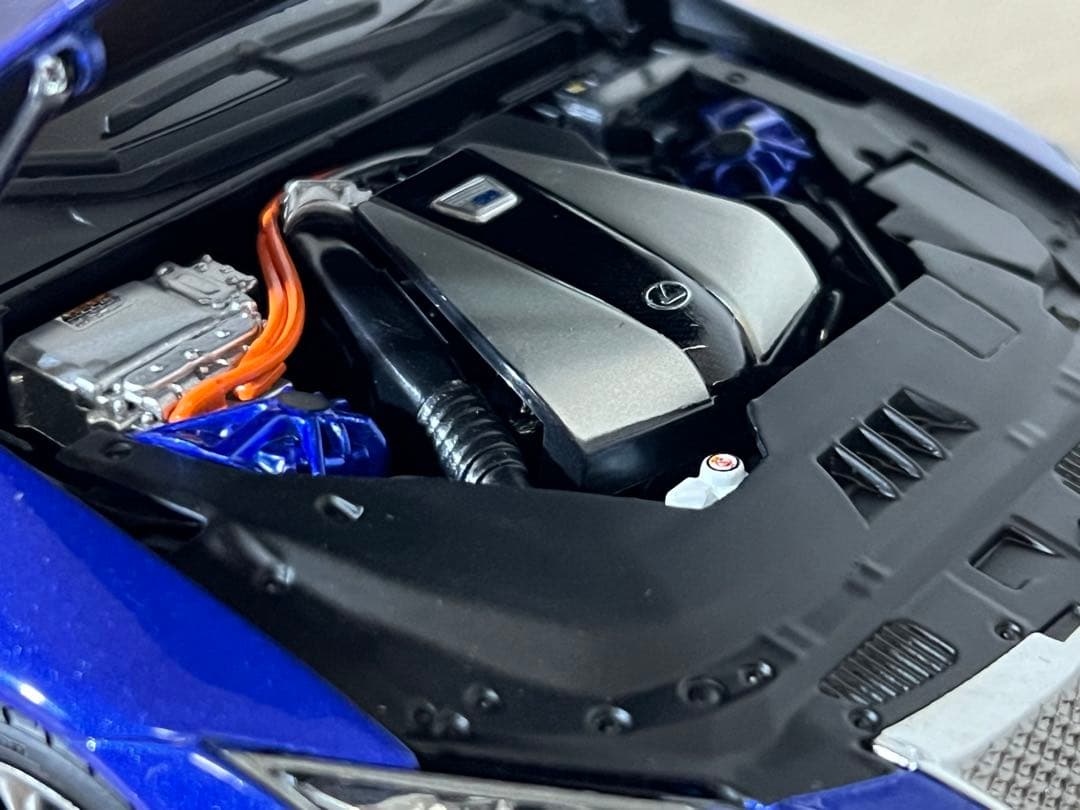 レクサス LC500h 1/18 ミニカー