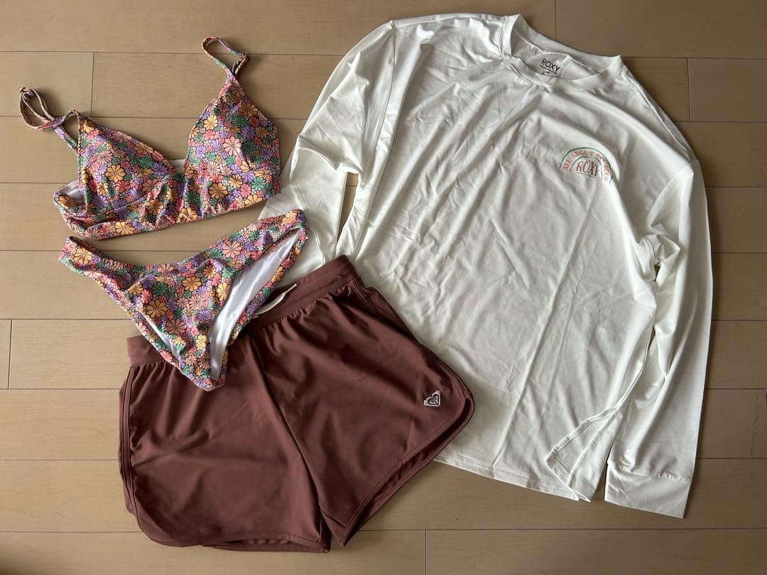 【めぐ様】ROXYフラワープリント水着セット