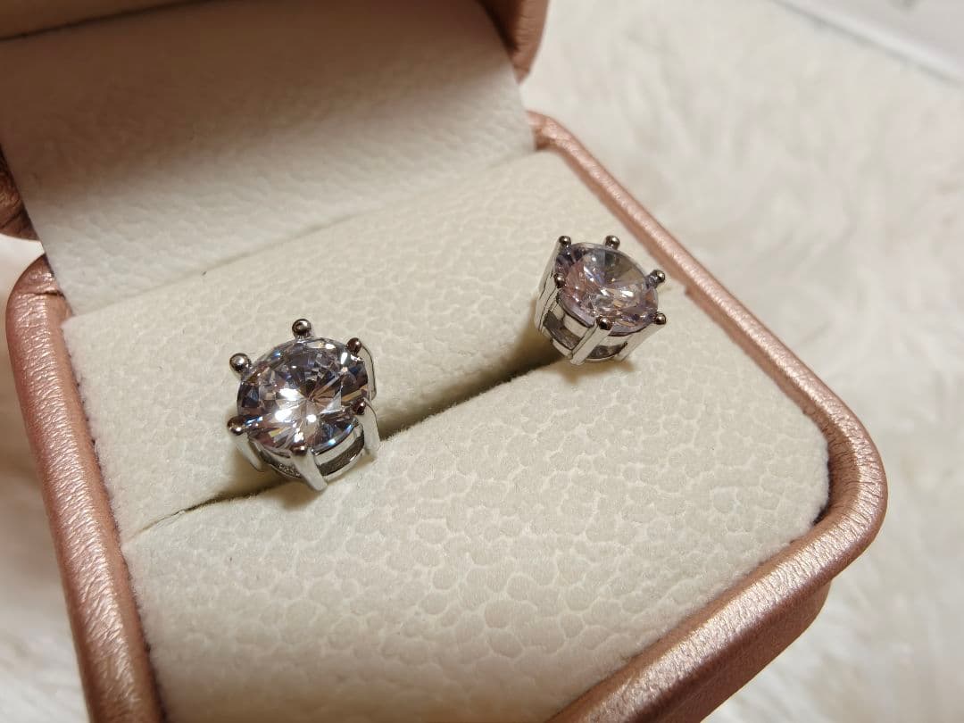 【2ct 】人工ダイヤモンド 最高品質 モアサナイト 6爪 ピアス