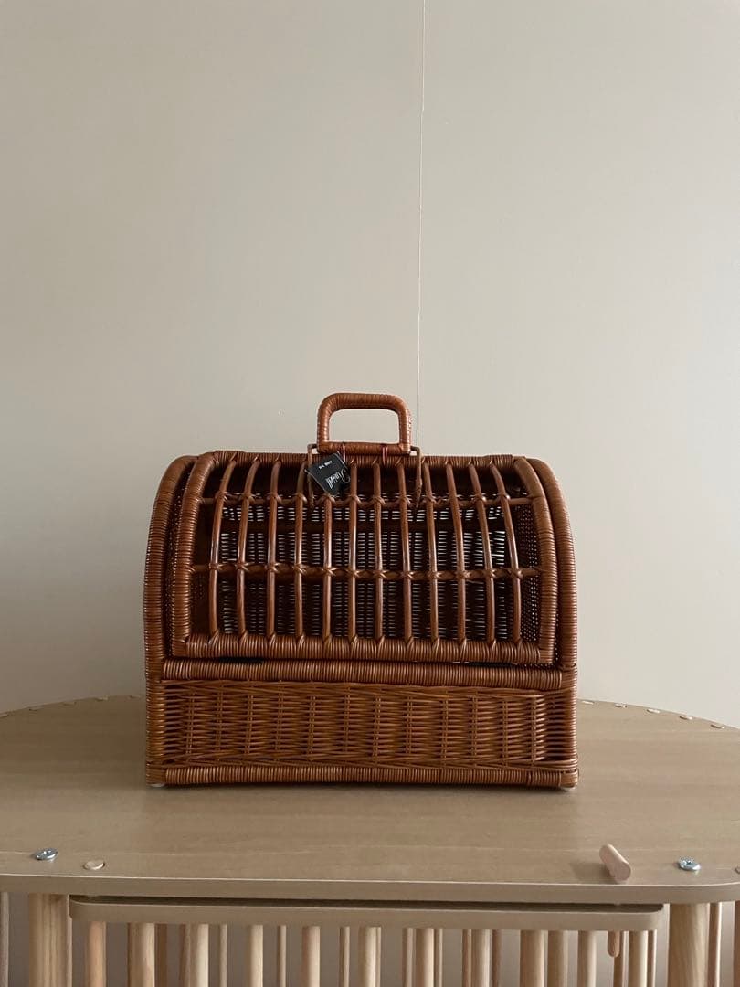 ラタン製ドーム型ペットキャリー