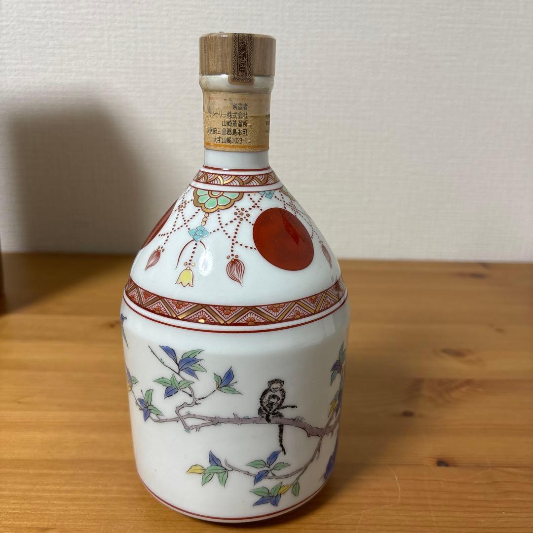 サントリー ウイスキー　山崎12年 錦赤玉瓔珞文風物絵 有田焼 陶器ボトル　❸