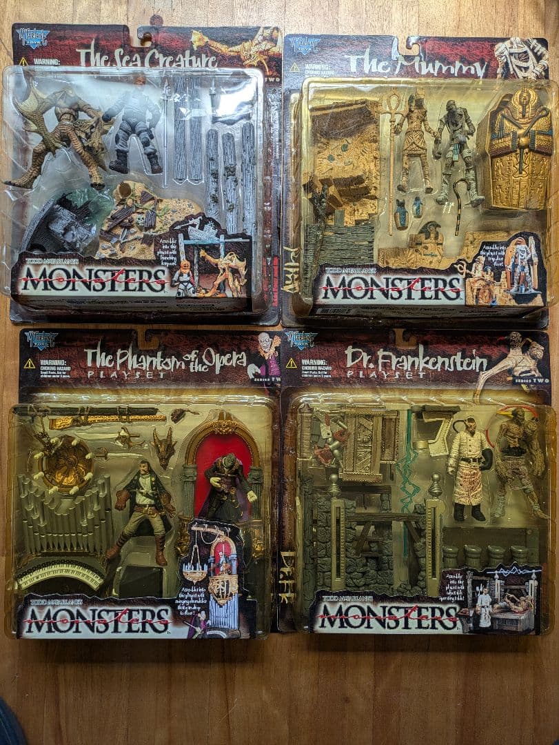 マクファーレントイズ　MONSTERSシリーズ フィギュアセット 4体