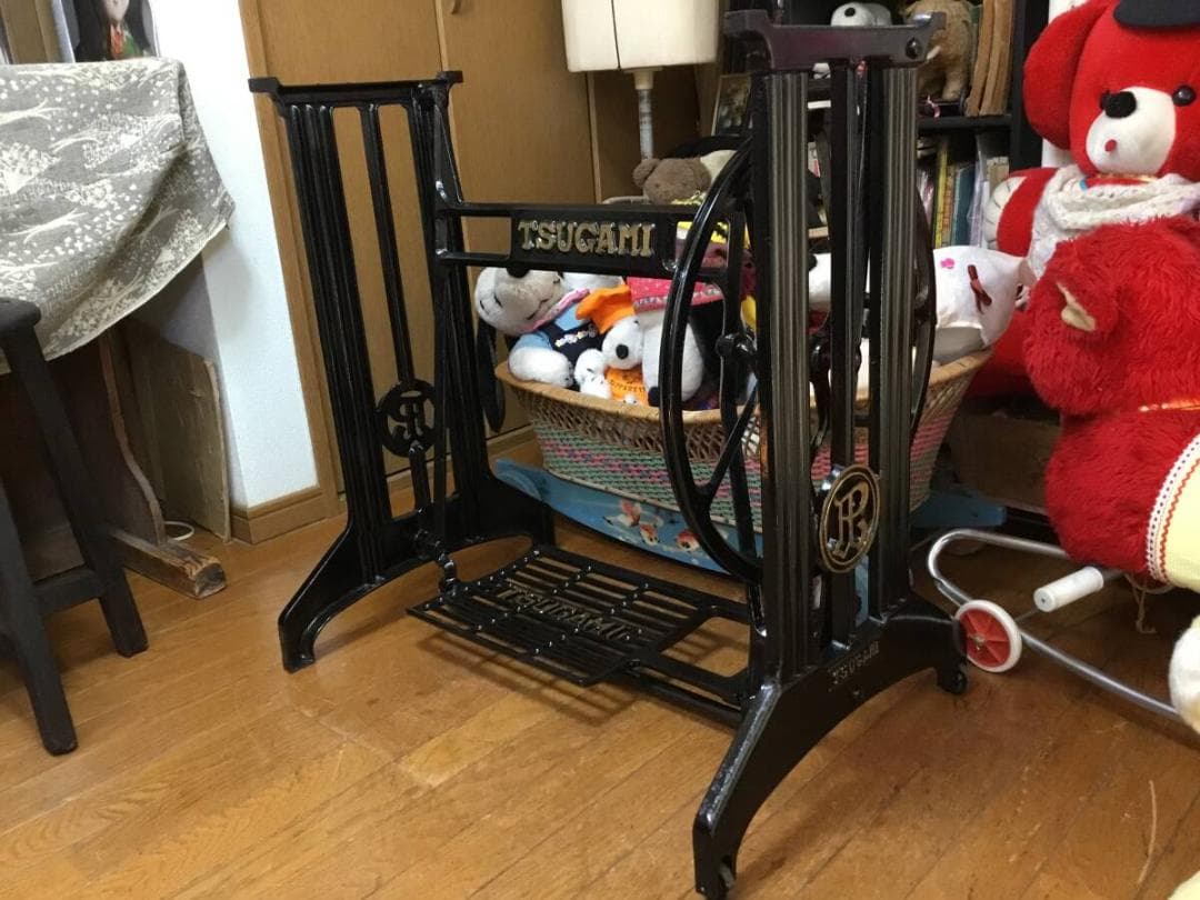 JACK TSUGAMI職業用足踏みミシン鉄脚　大型　 テーブルに！