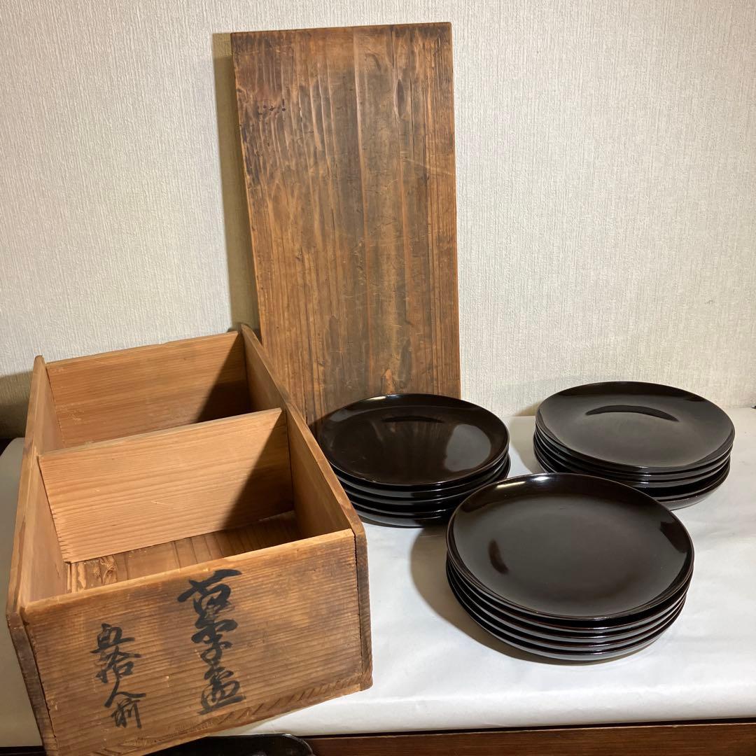 骨董木製漆塗り菓子盆１５枚（直径１７．５㌢、高さ２㌢、重さ９２㌘）
