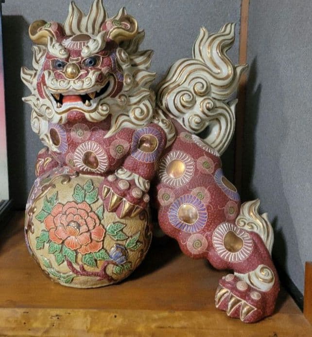 大型置物　九谷焼　大吉窯　玉乗り獅子　狛犬　シーサー風　赤絵　金彩　置物