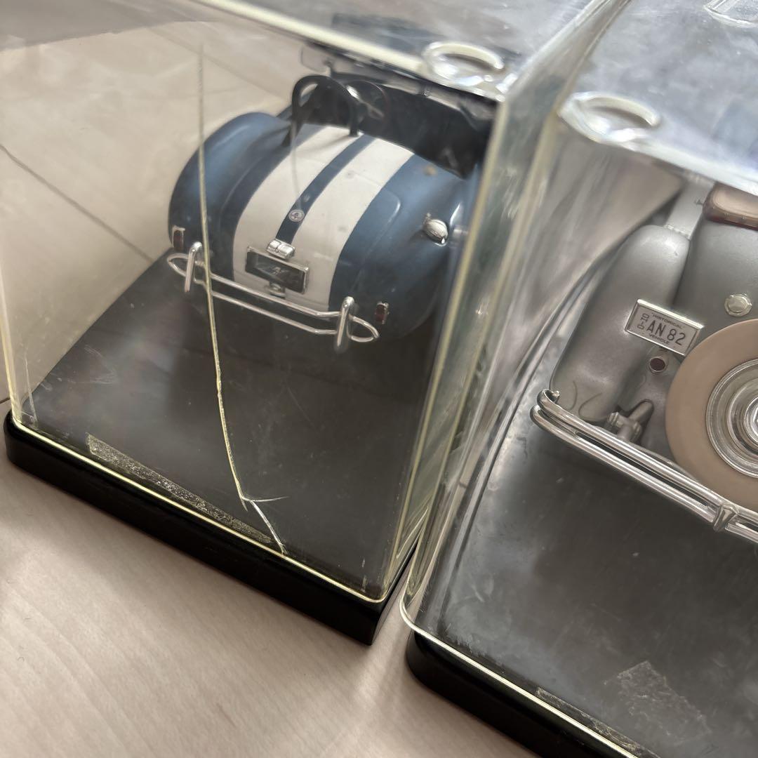 ミニカー 1/18 2台セット コブラ＆レトロカー 台座付き ダイキャストモデル