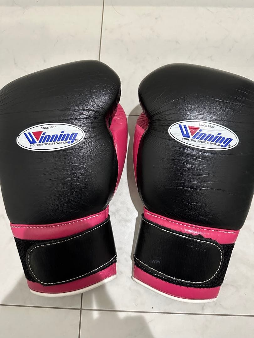 よろしく　Winning ボクシンググローブ 16 oz 黒/ピンク