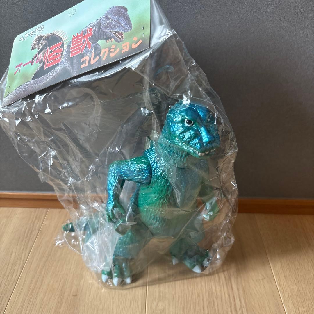 ベアモデル オール怪獣コレクション 初代ゴジラ 緑成型/青銀塗装 電車付 未開封