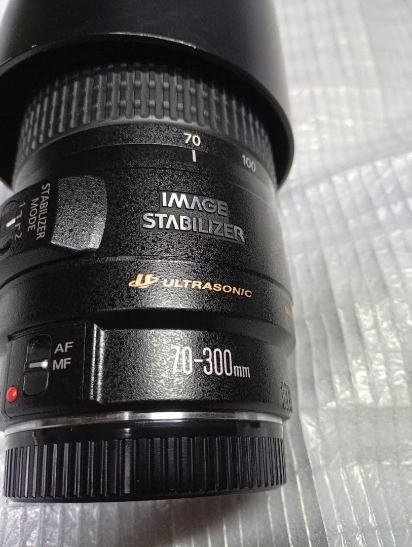CANON EF70-300m 1:4-5.6 IS USM ズームレンズ