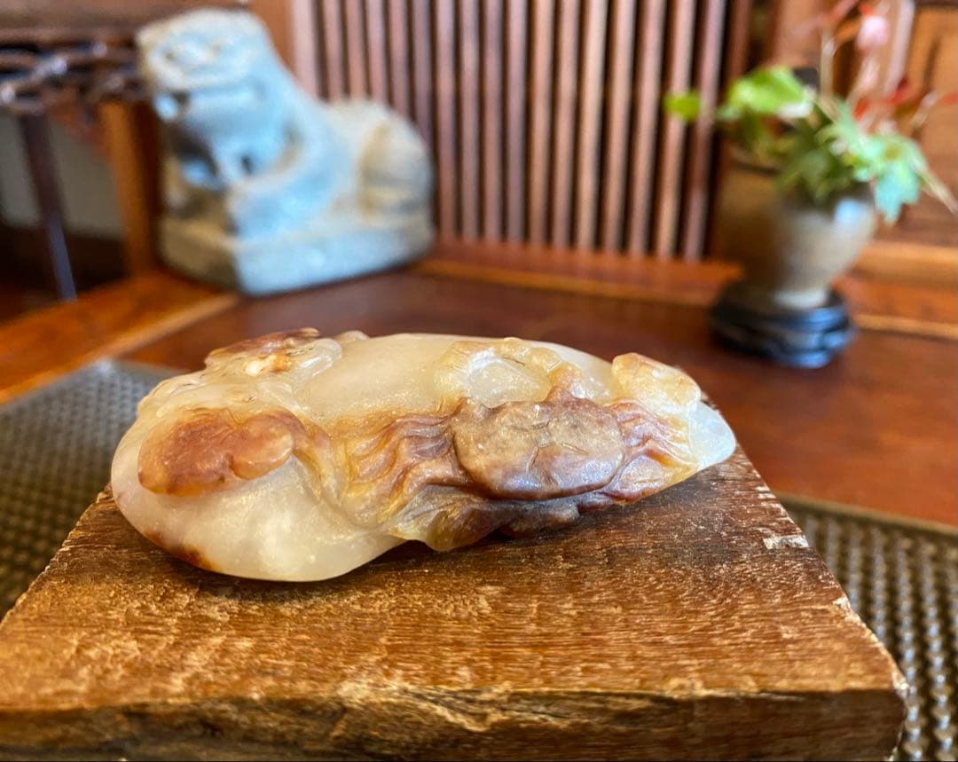 古和田玉　蟹と子孫・銭　吉祥彫刻　細密細工 天然素材　ヴィンテージレア 台湾茶器