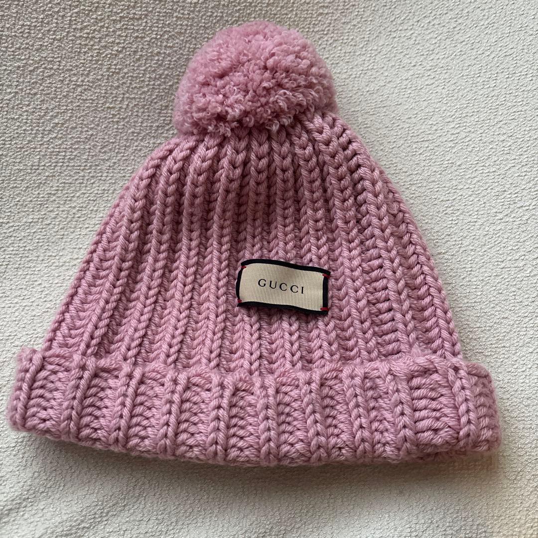 GUCCI ポンポン付きニット帽 ピンク