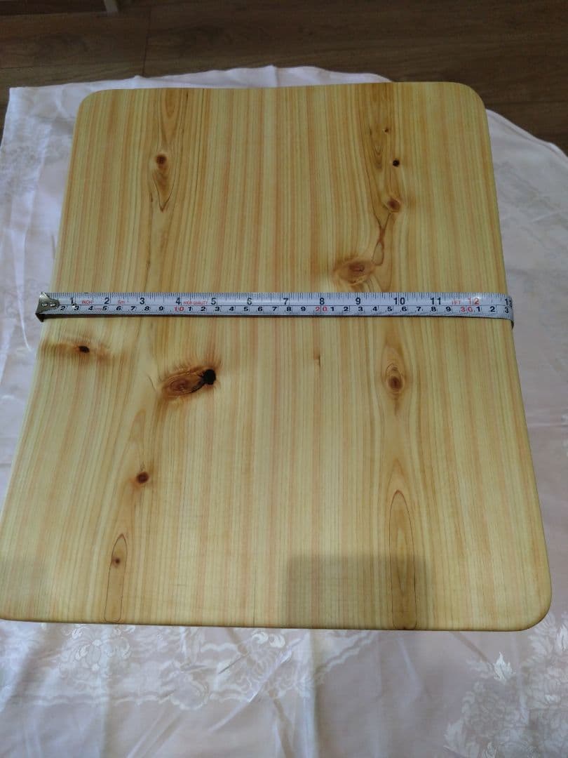 檜の椅子(89)　緑❕　座面を座りやすく削り上げ、つるつるに仕上げ❕