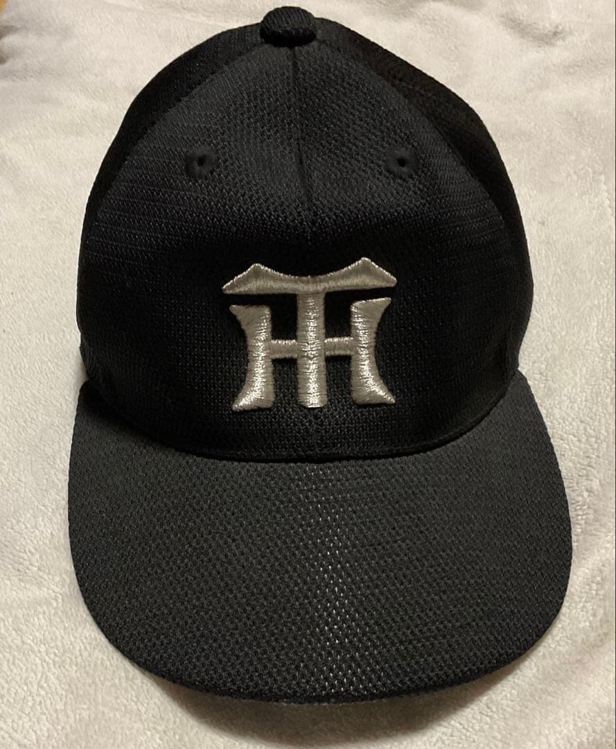 阪神タイガース岡田彰布監督　サイン入り帽子