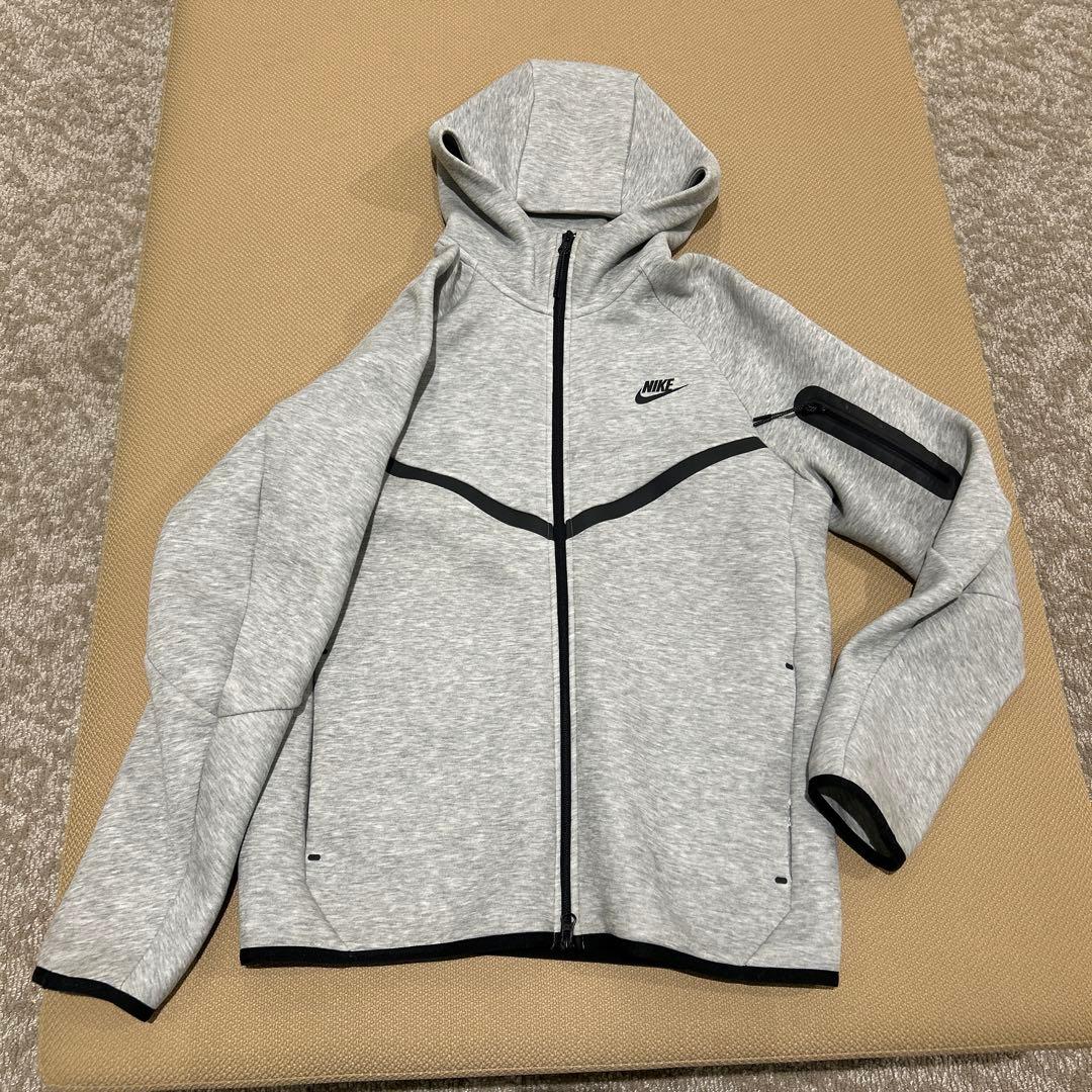 NIKEテックフリース グレー