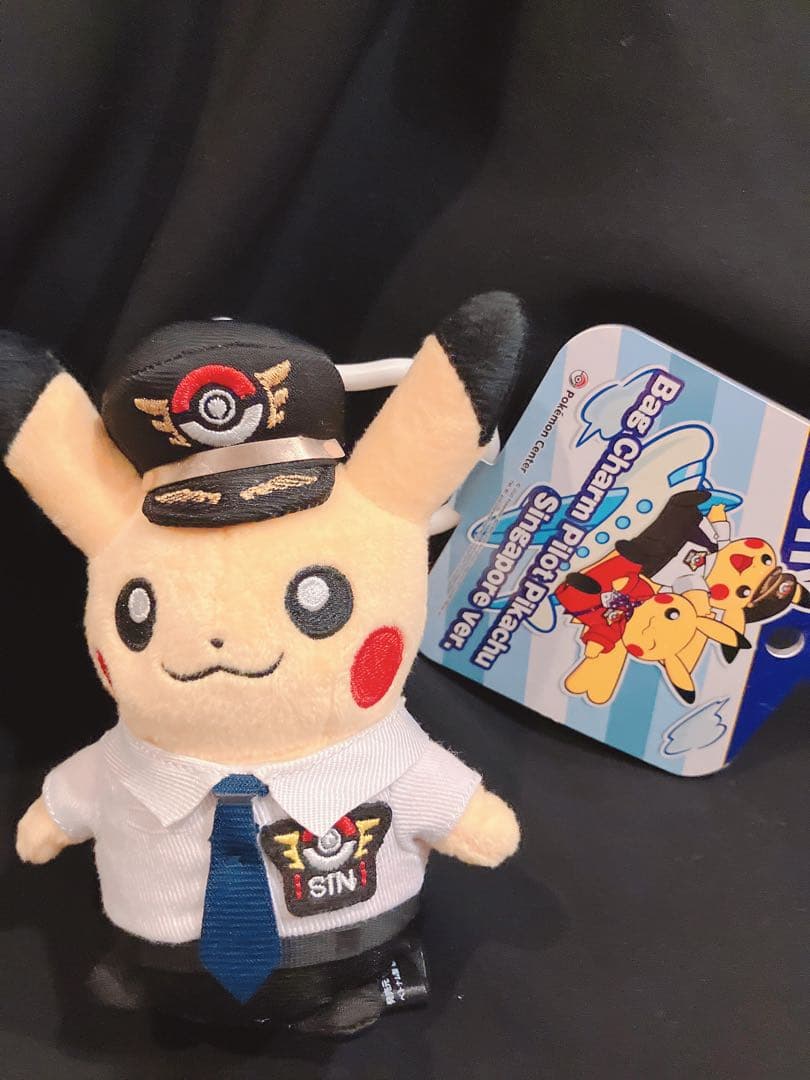 【新品】シンガポール限定　ポケモン　ピカチュウ　バッグチャーム