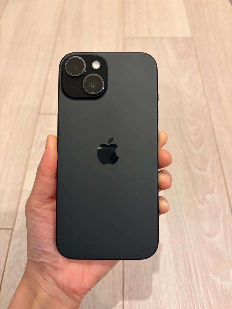 美品　Apple iPhone 15 ブラック　256GB