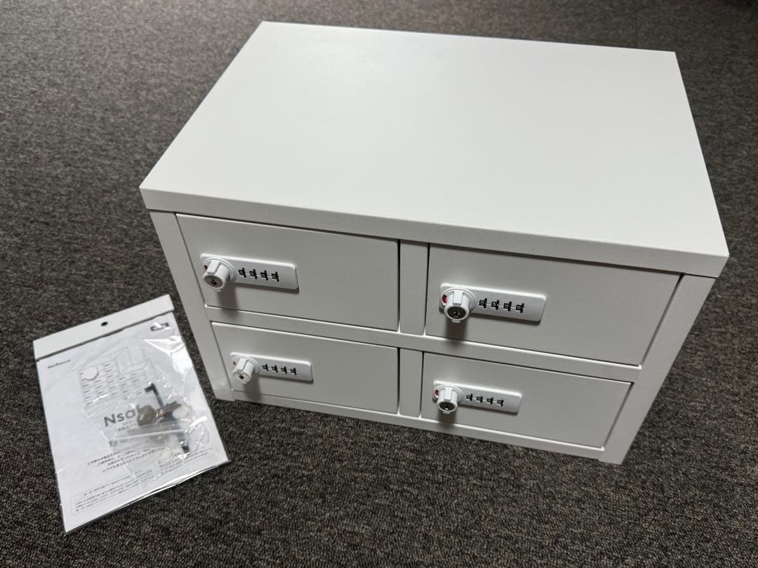 【新品】 エヌセーフ 貴重品ロッカー 金属製 ４人用 キャッシュ ボックス