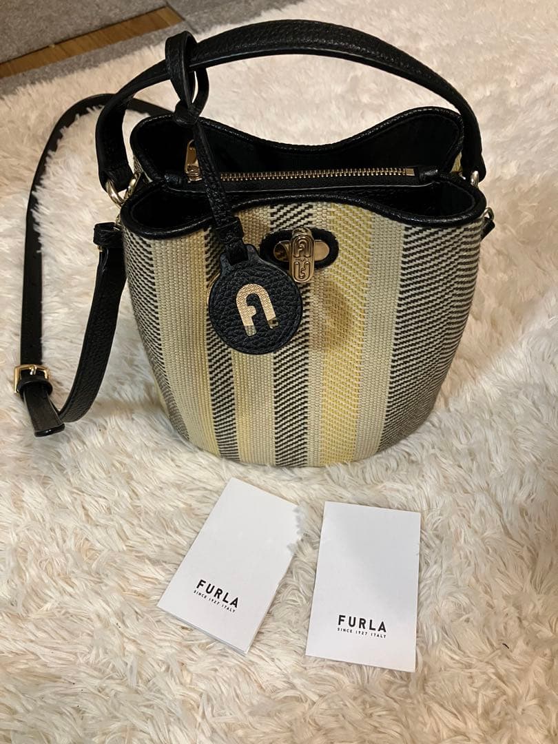 フルラ　ショルダーバッグ