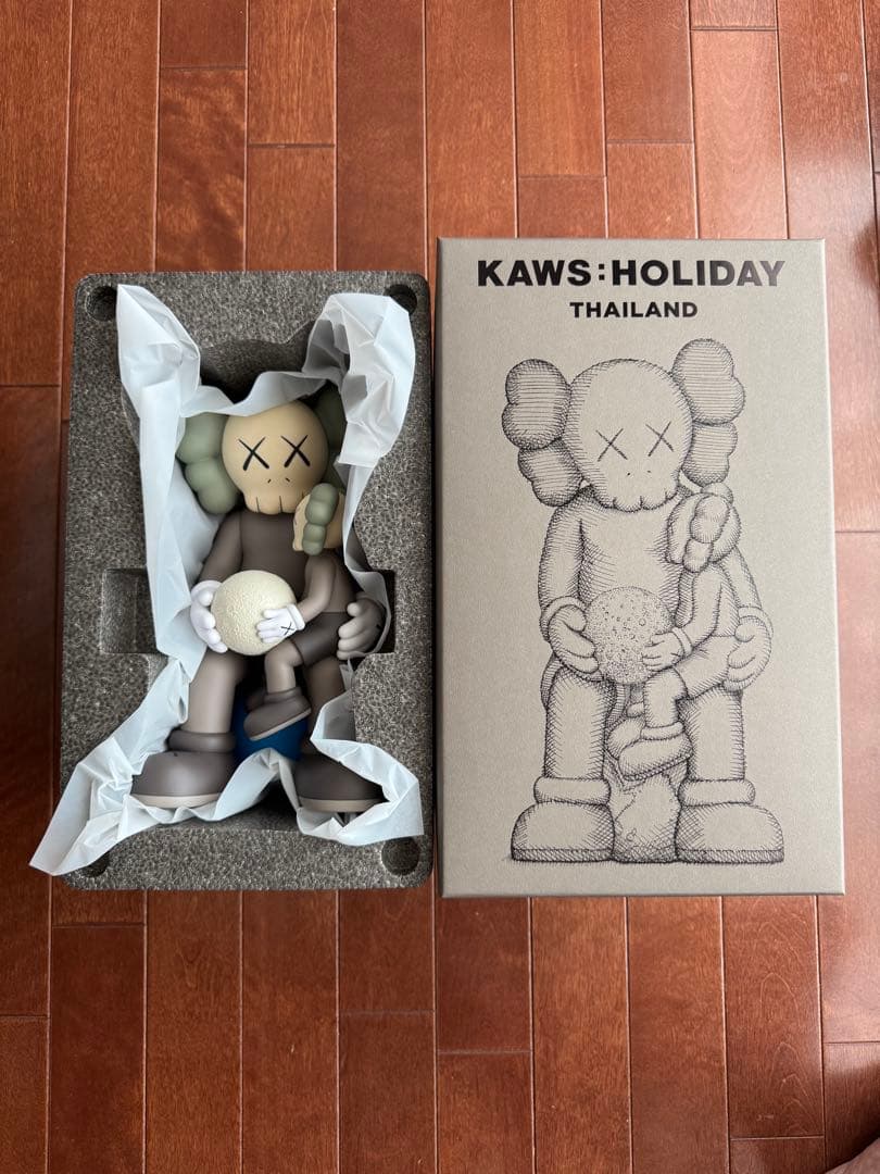 【未使用】KAWS:HOLIDAY THAILAND フィギュア ブラウン