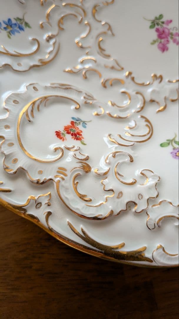Meissen 27.5cm飾り皿　スクラッチなし一級品　 散らし小花 金彩
