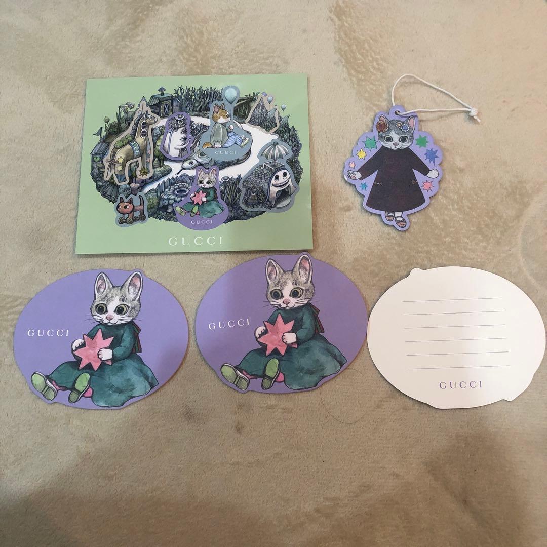 ヒグチユウコ&GUCCI ノベルティカード3枚とステッカー、キーホルダー各1枚。
