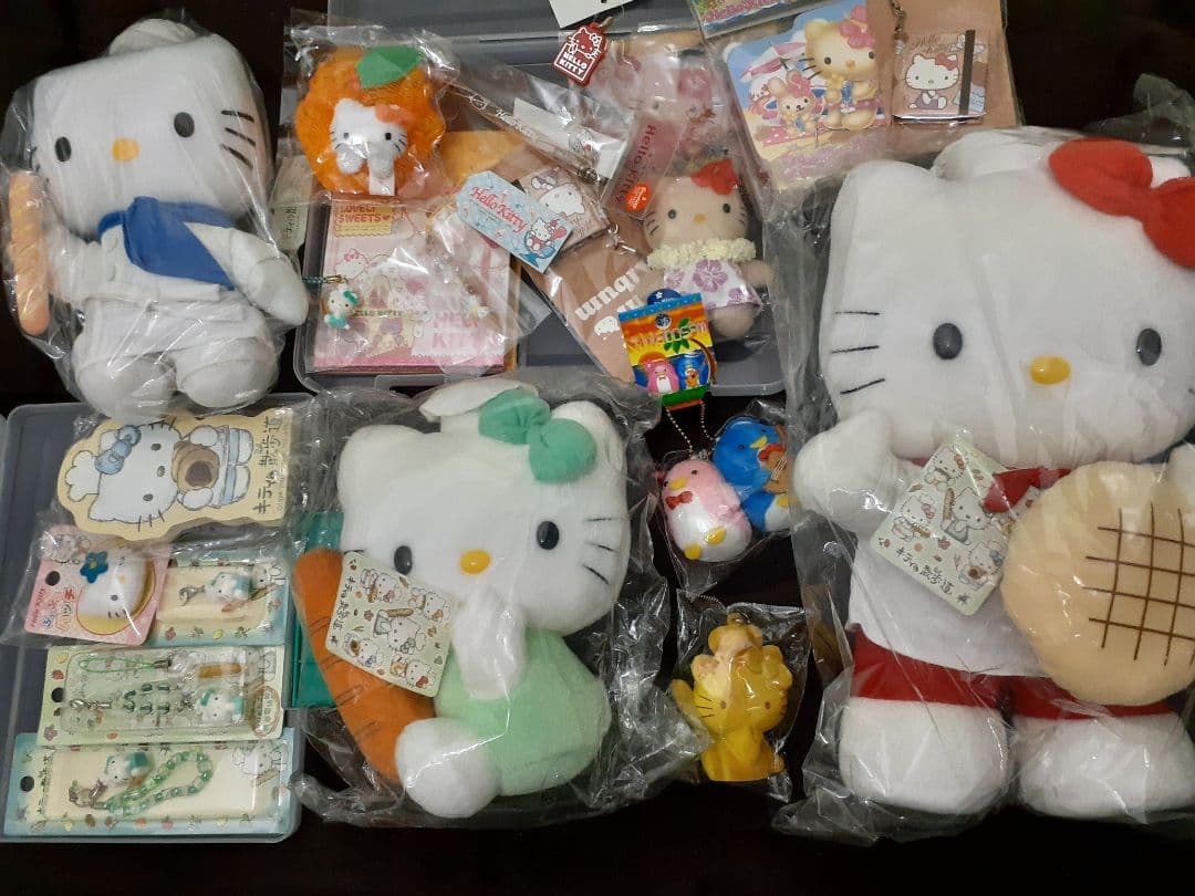 サンリオ　キティ　ぬいぐるみ　マスコット　ストラップ　スクイーズ　等