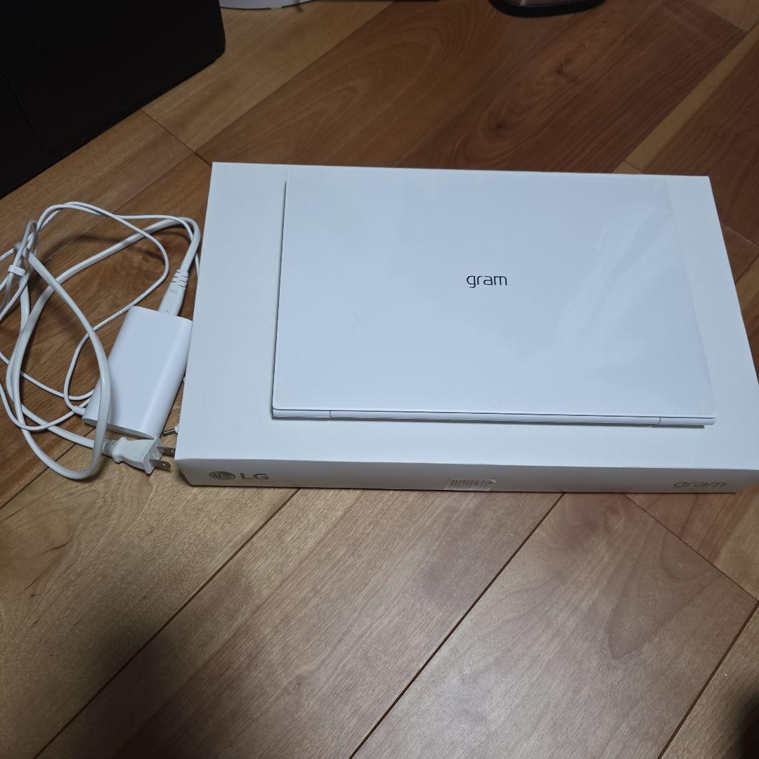 LG gram 13Z990 ホワイトノートPC 本体