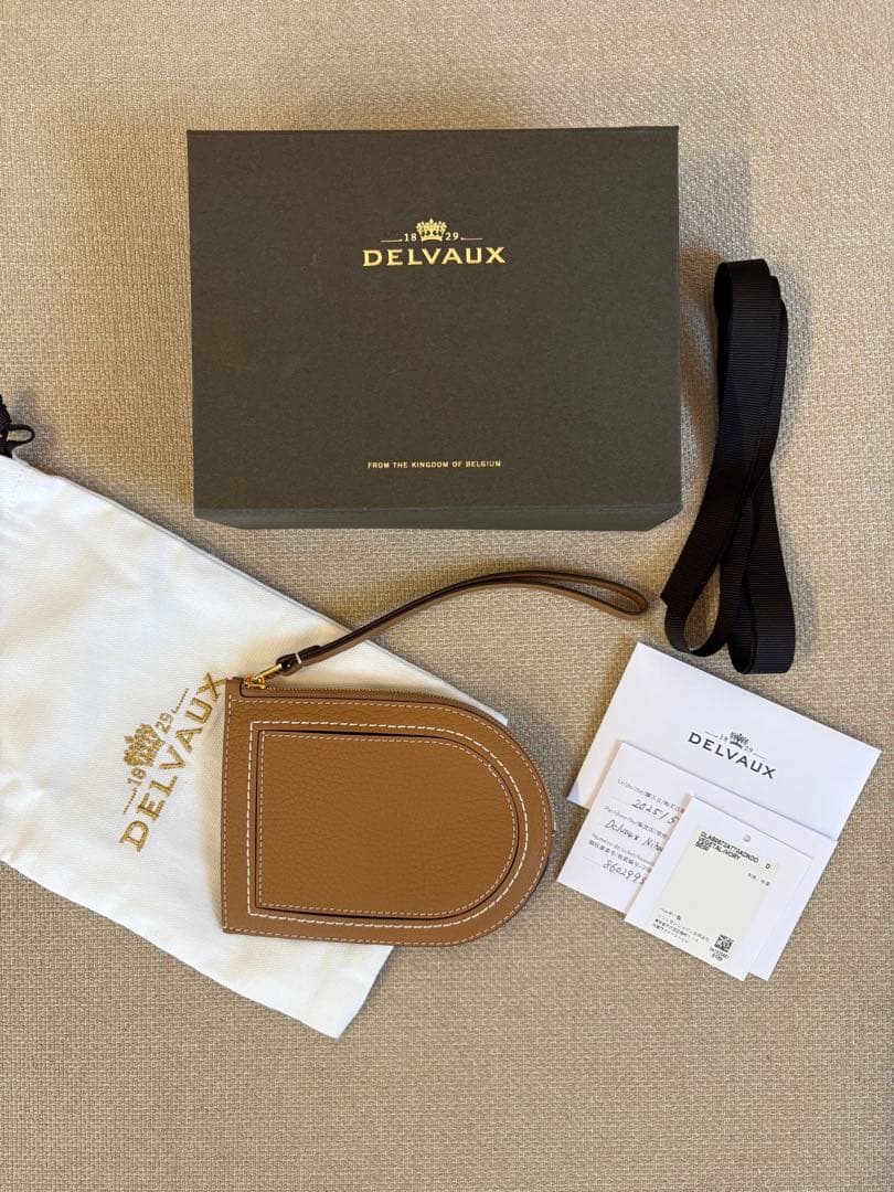 DELVAUX パンDマルチファンクション 新品未使用品 都内百貨店 5月購入