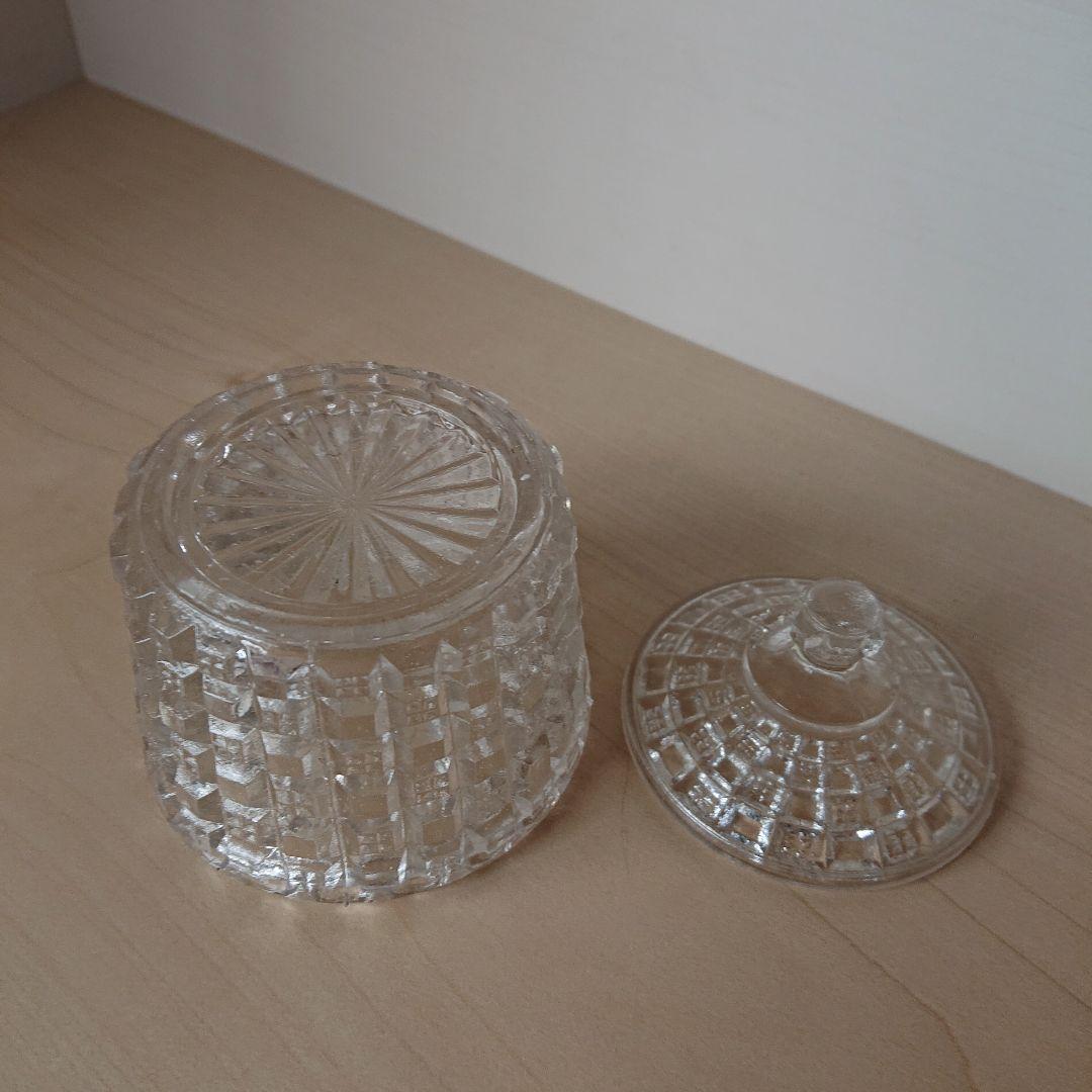 キャンディポット　シュガーポット　ボンボン入れ　プレスガラス　蓋物