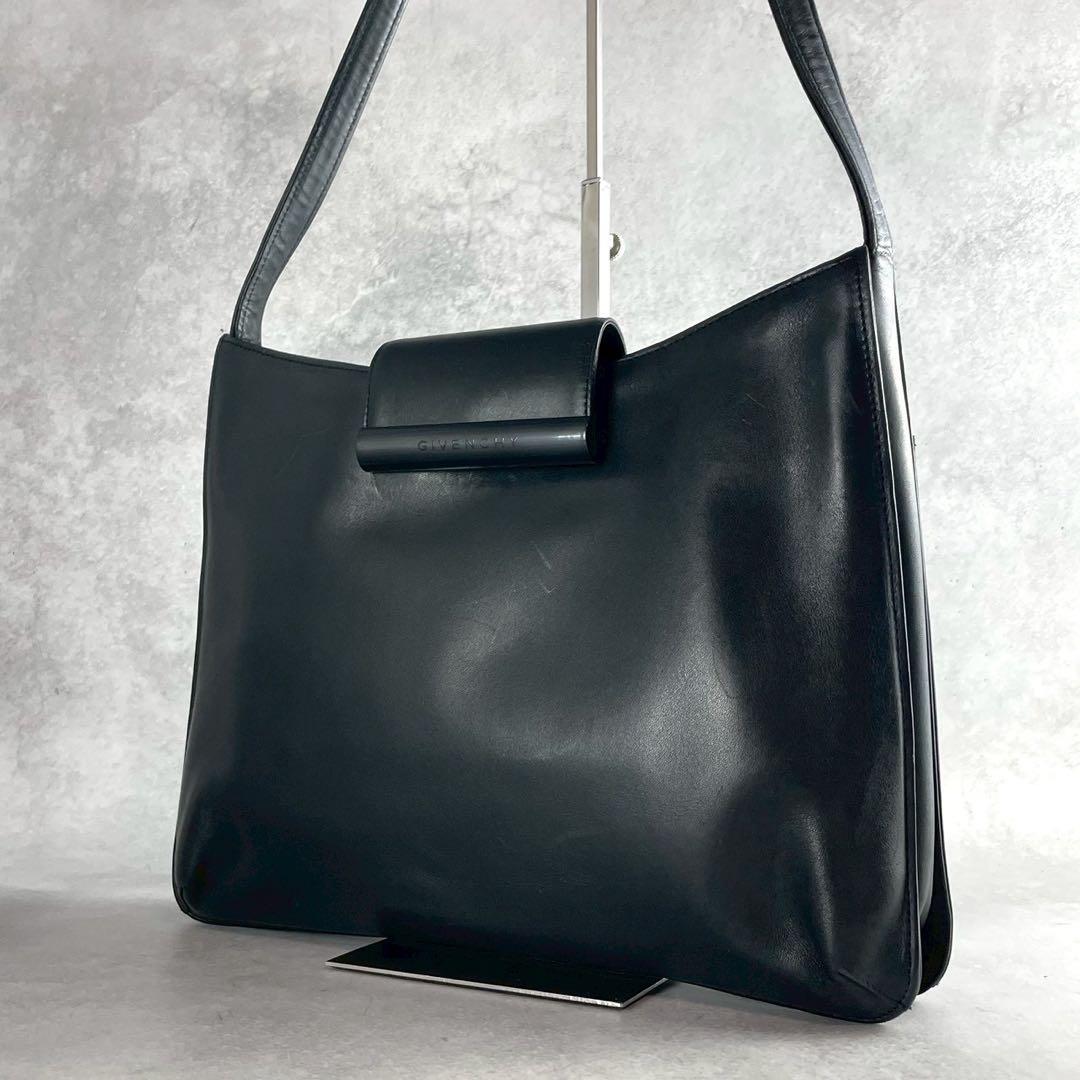 美品 ジバンシー ショルダーバッグ ロゴ金具 オールレザー フラップ ブラック