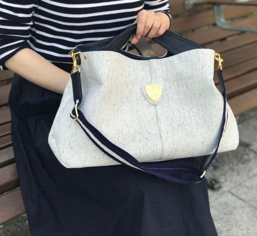 美品ATAOアタオ　エルヴィ2way ショルダーバッグ　ホワイトデニム