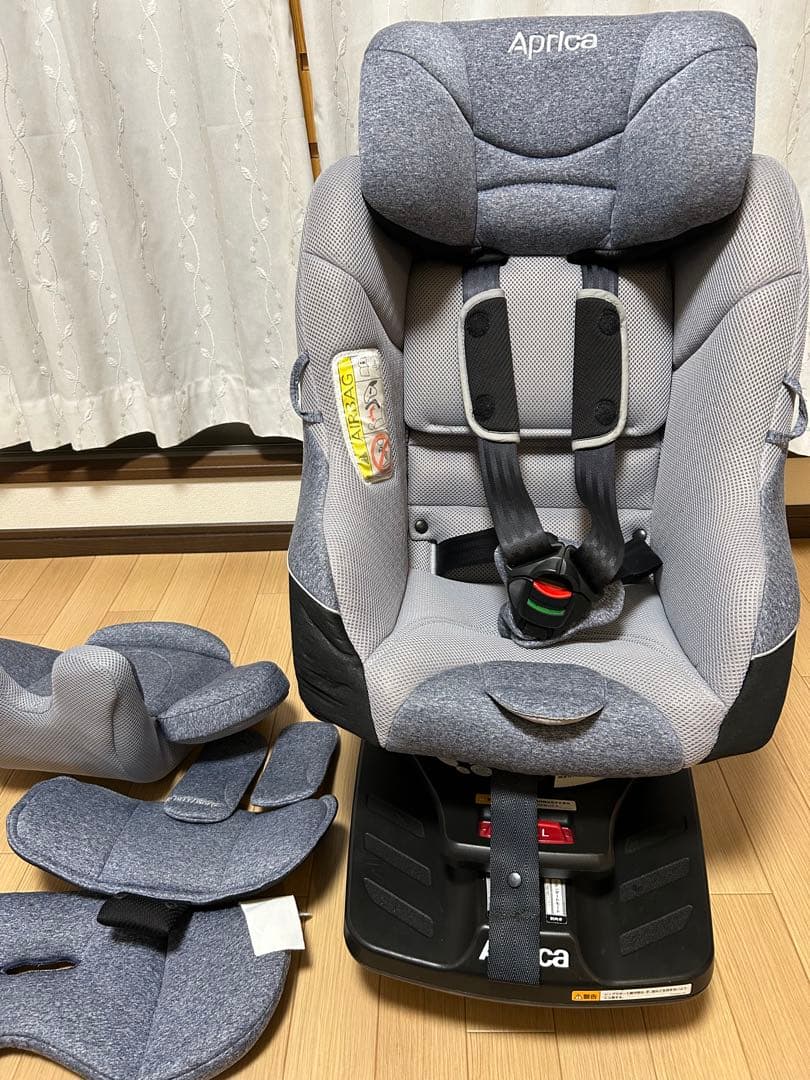 チャイルドシート　アップリカ　クルリラ　回転式　ISOFIX シートベルト